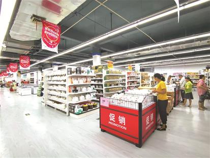 黄石凤凰百货超市与宾馆，城市生活的便捷交汇点